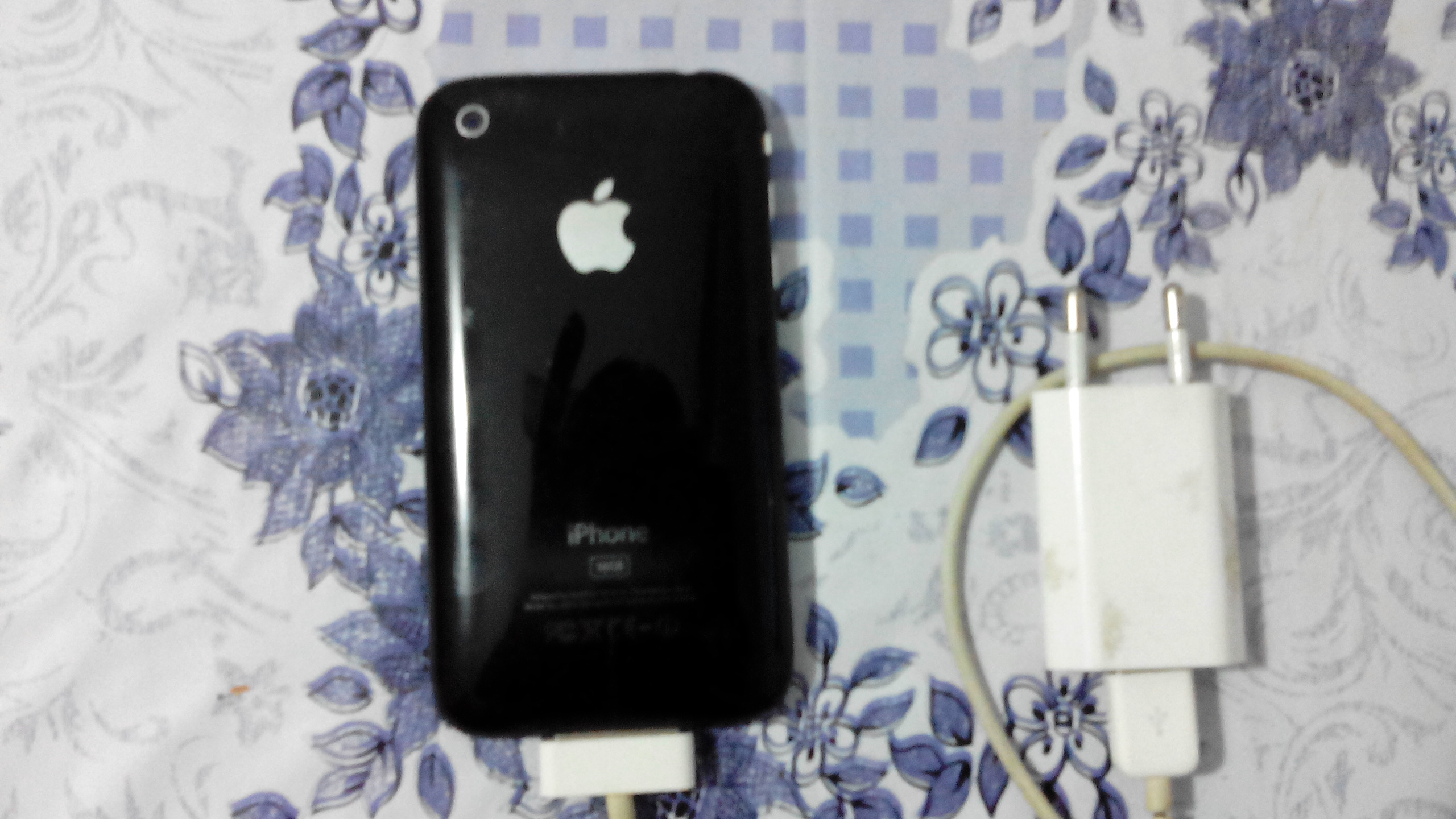Apple Iphone 3Gs for Rs. 4000 only2560 x 1440